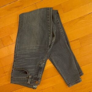 BDG SZ 27 skinny jean